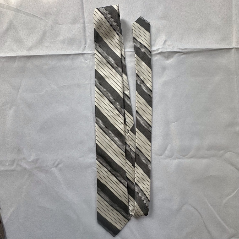 Calvin Klein cream & gray striped men’s necktie 96%‎ silk